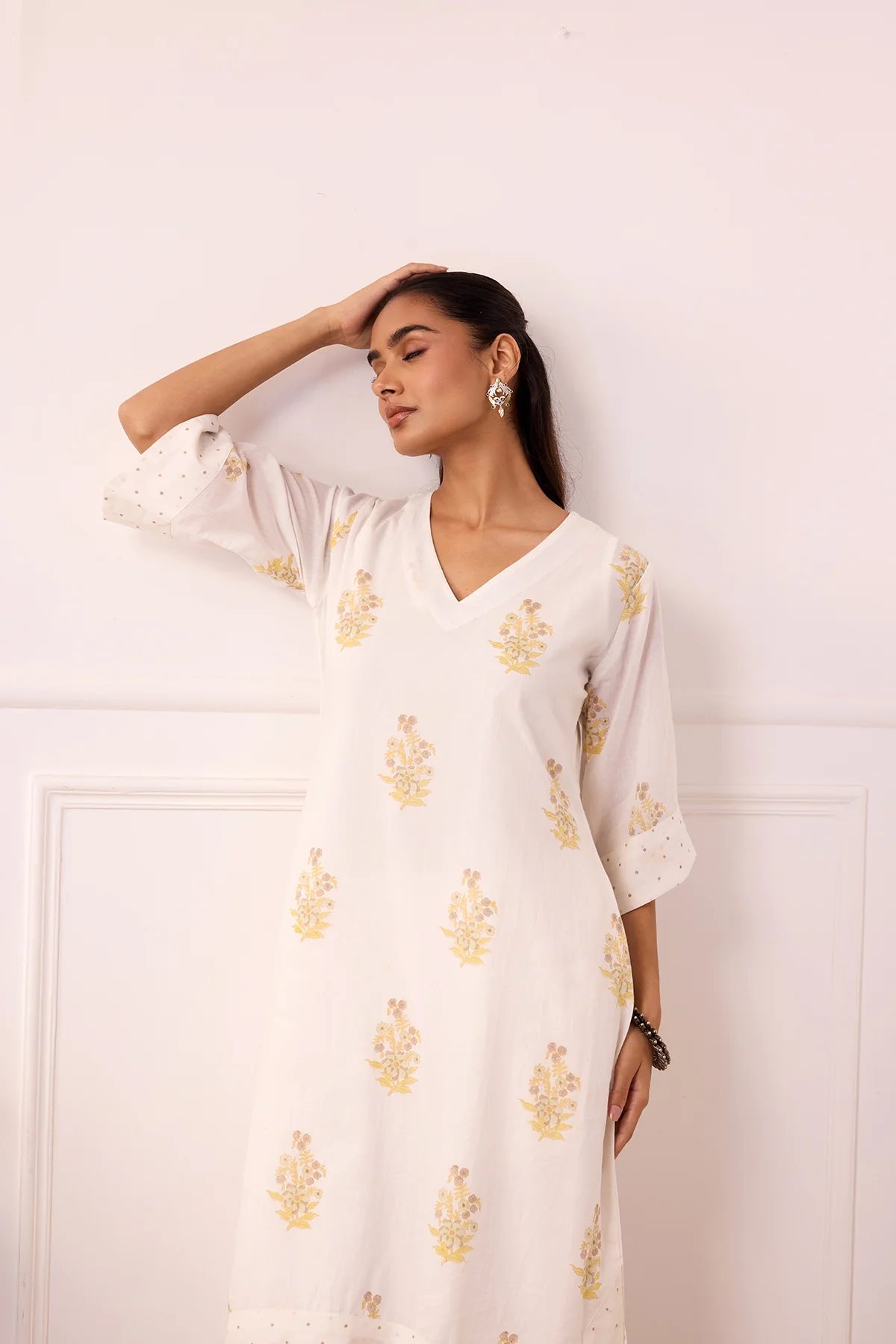 Ambarsariya White Kurta & Pant Set of 2 - Image 5