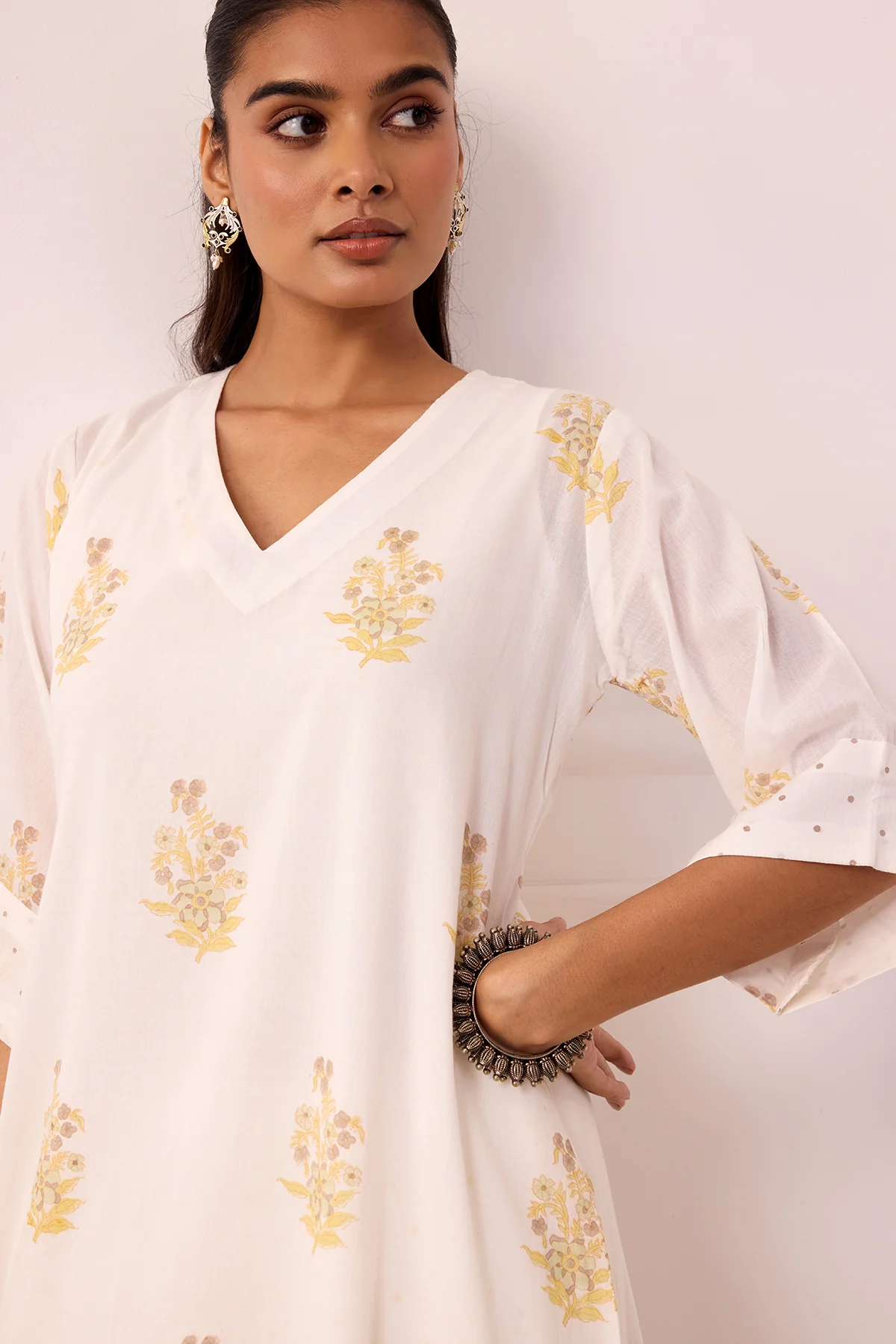 Ambarsariya White Kurta & Pant Set of 2 - Image 6