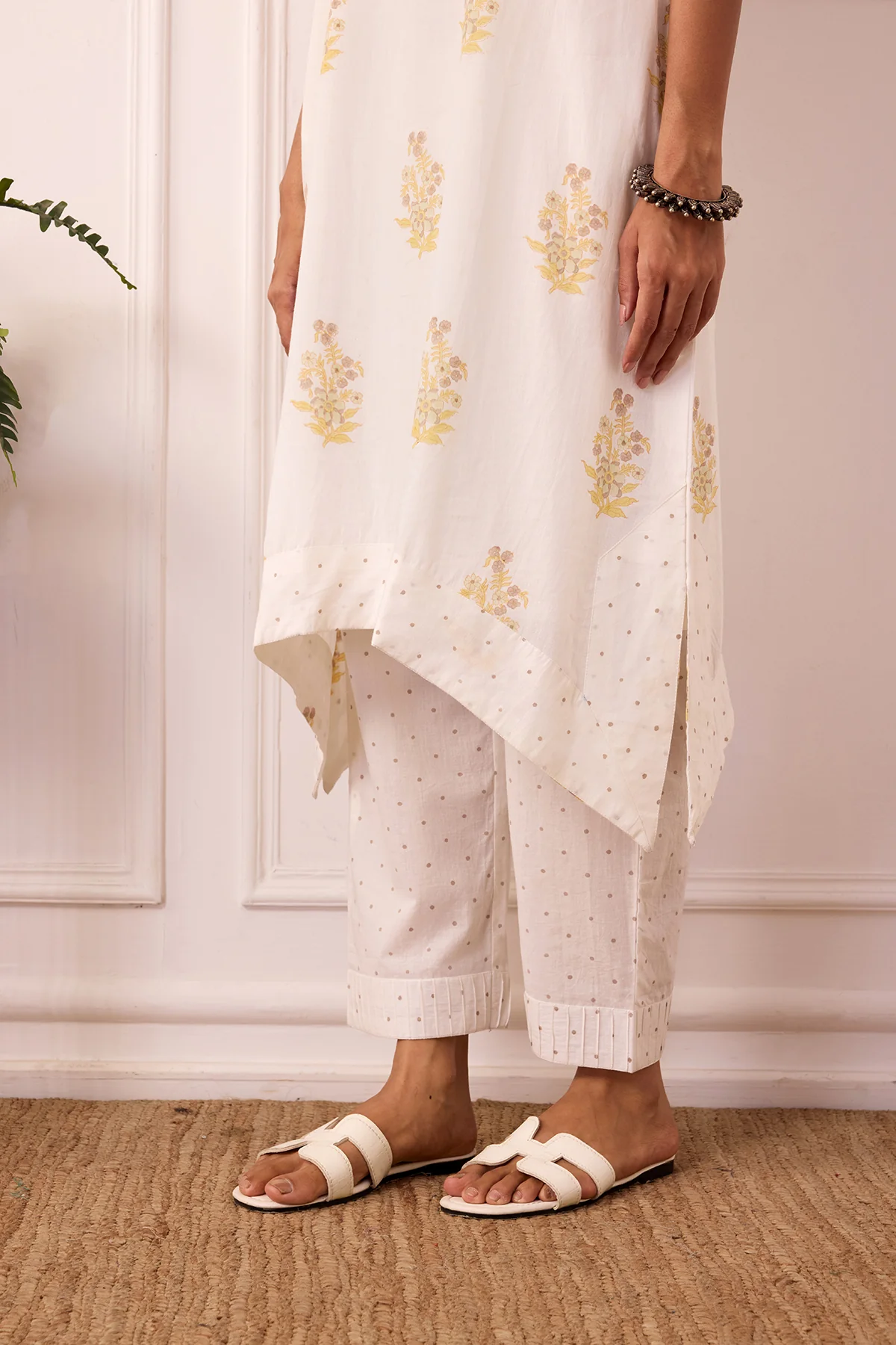 Ambarsariya White Kurta & Pant Set of 2 - Image 7