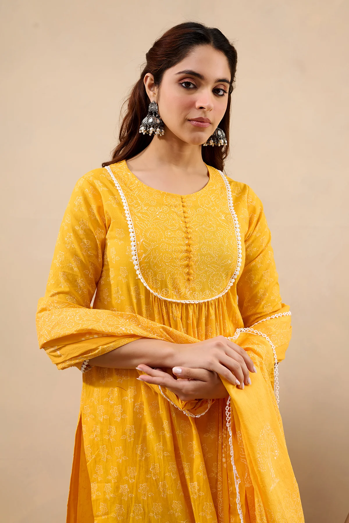 Hoor Yellow Straight Kurta with pant and Dupatta - 3 pcs Set - Image 4
