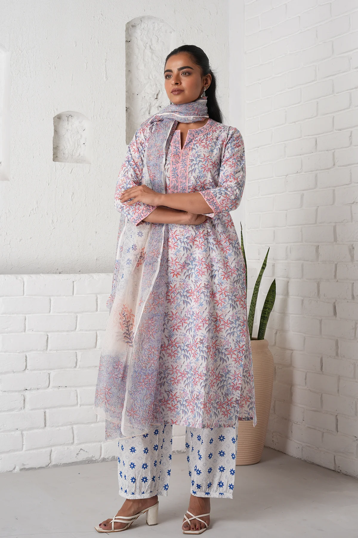 Rangrez White A-line Cotton Kurta Set of 3 - Image 4