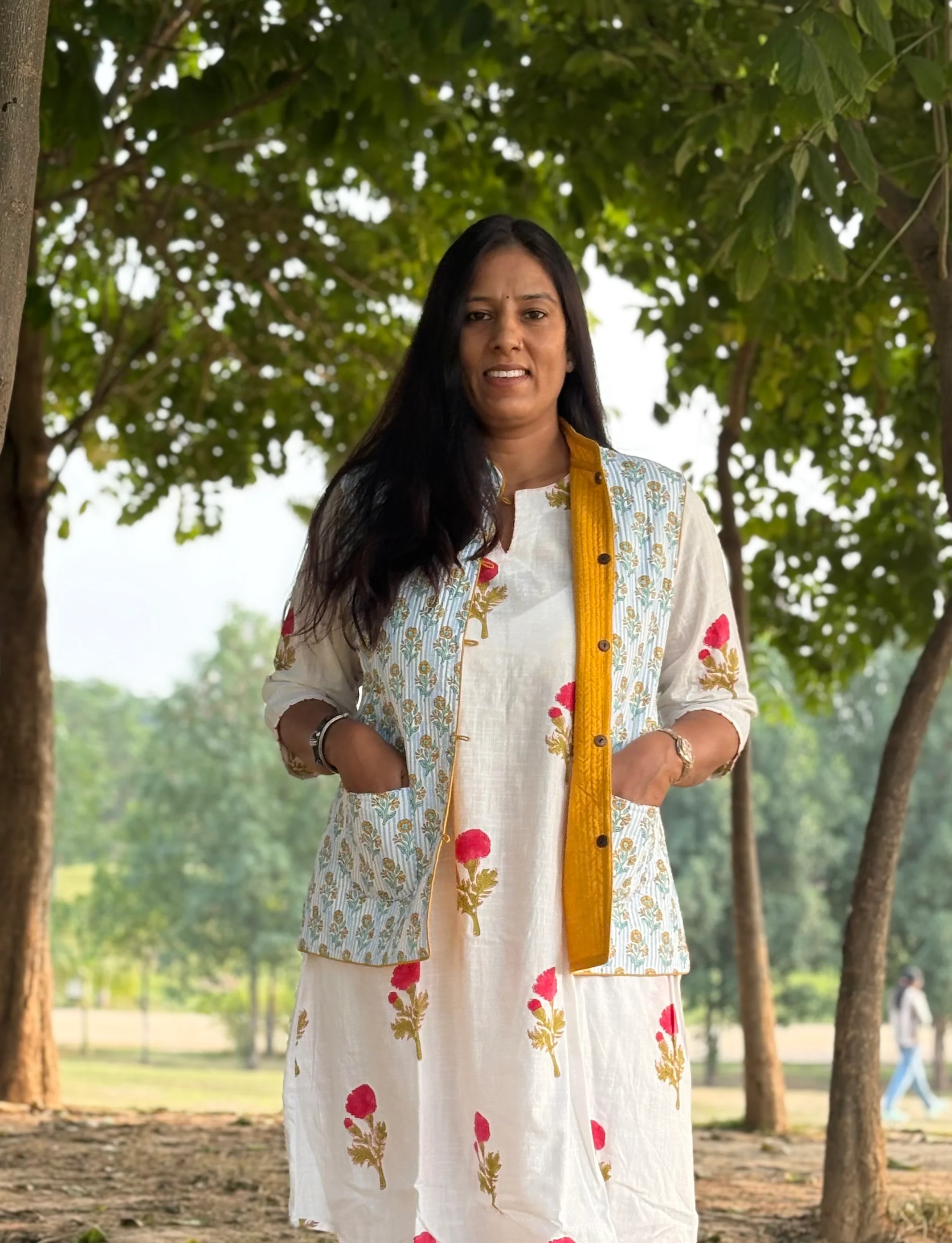 Reversible Quilted Sleeveless White Jacket - Image 3