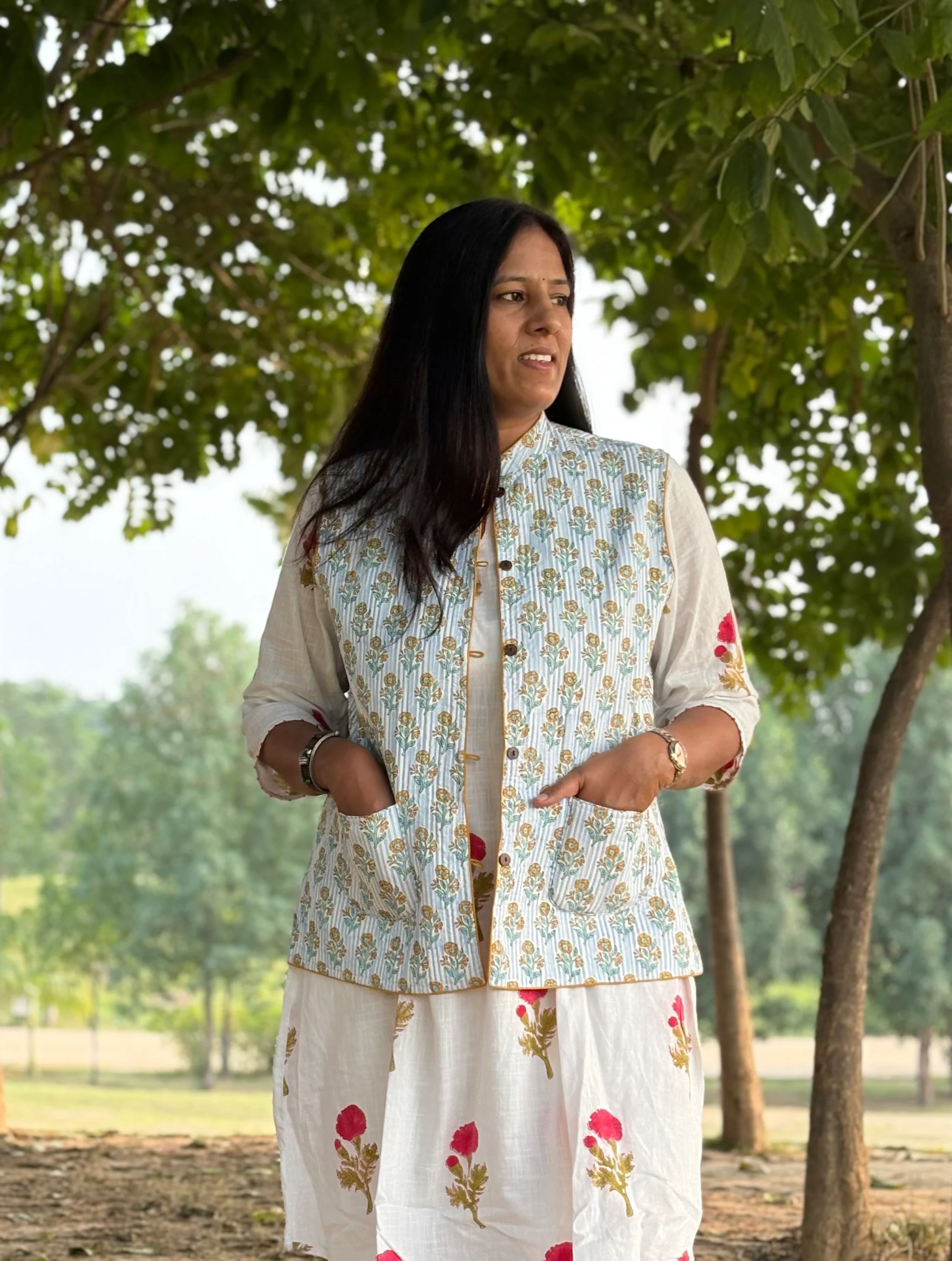 Reversible Quilted Sleeveless White Jacket - Image 5