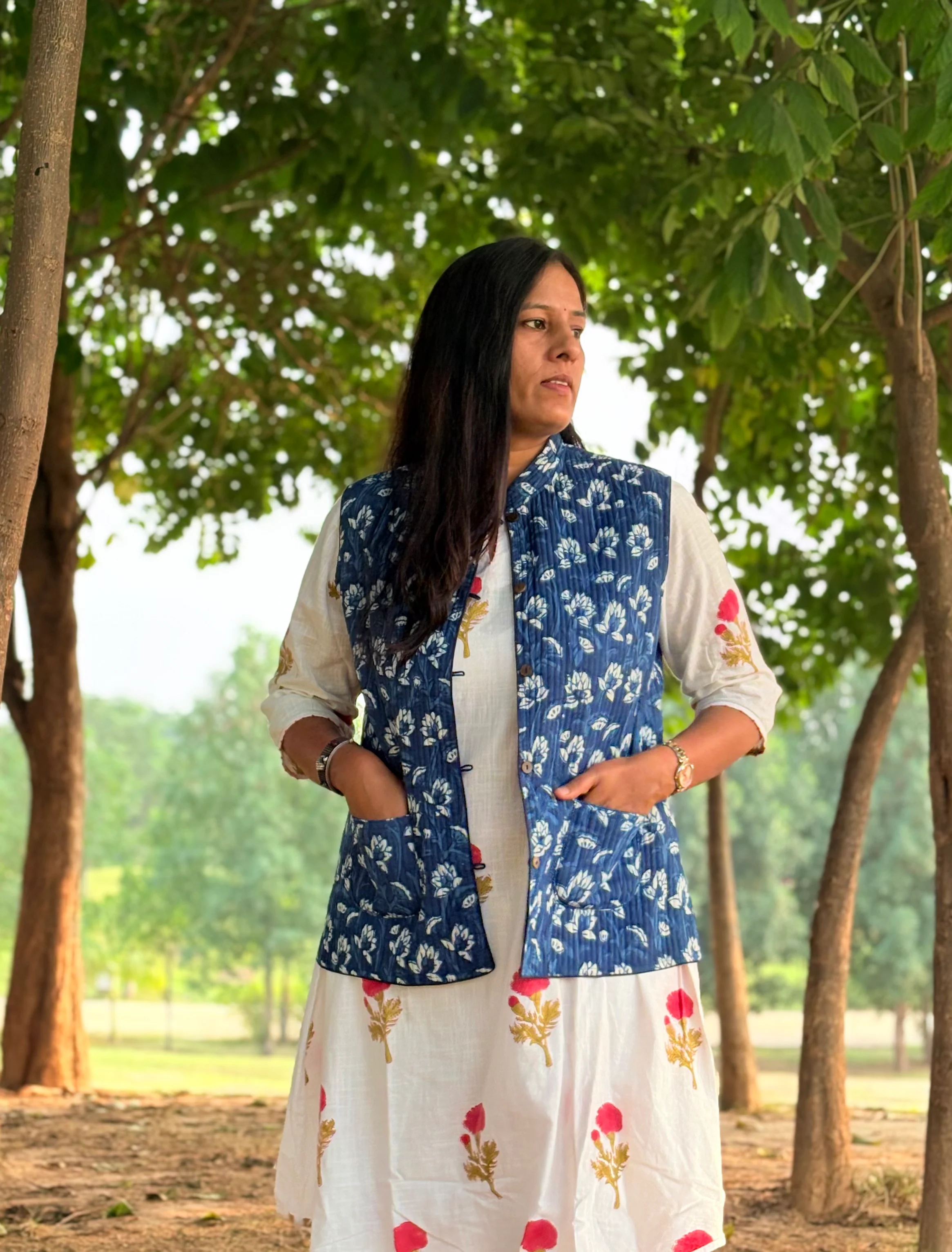 Reversible Quilted Sleeveless Indigo Jacket - Image 2