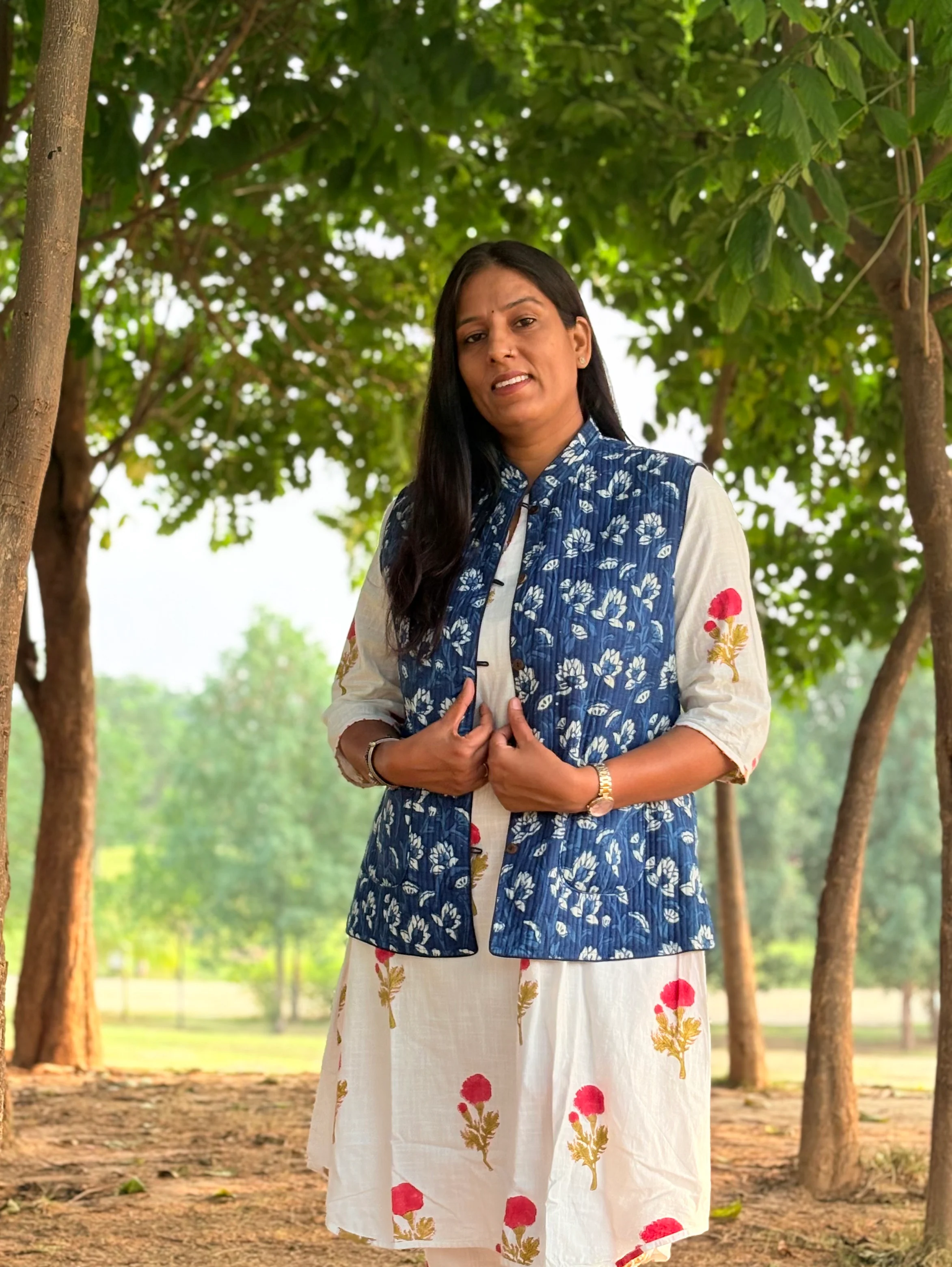 Reversible Quilted Sleeveless Indigo Jacket - Image 3