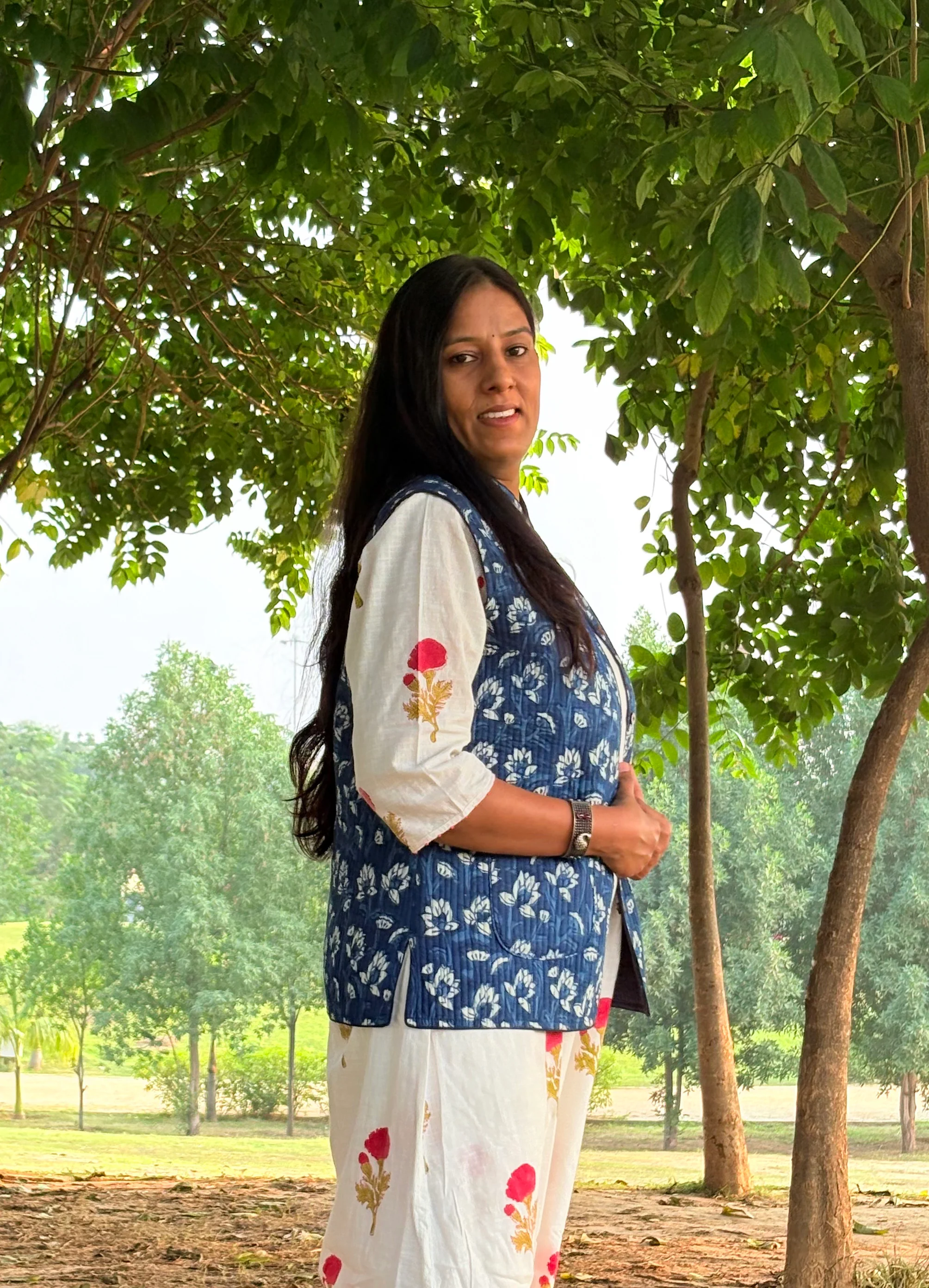 Reversible Quilted Sleeveless Indigo Jacket - Image 5