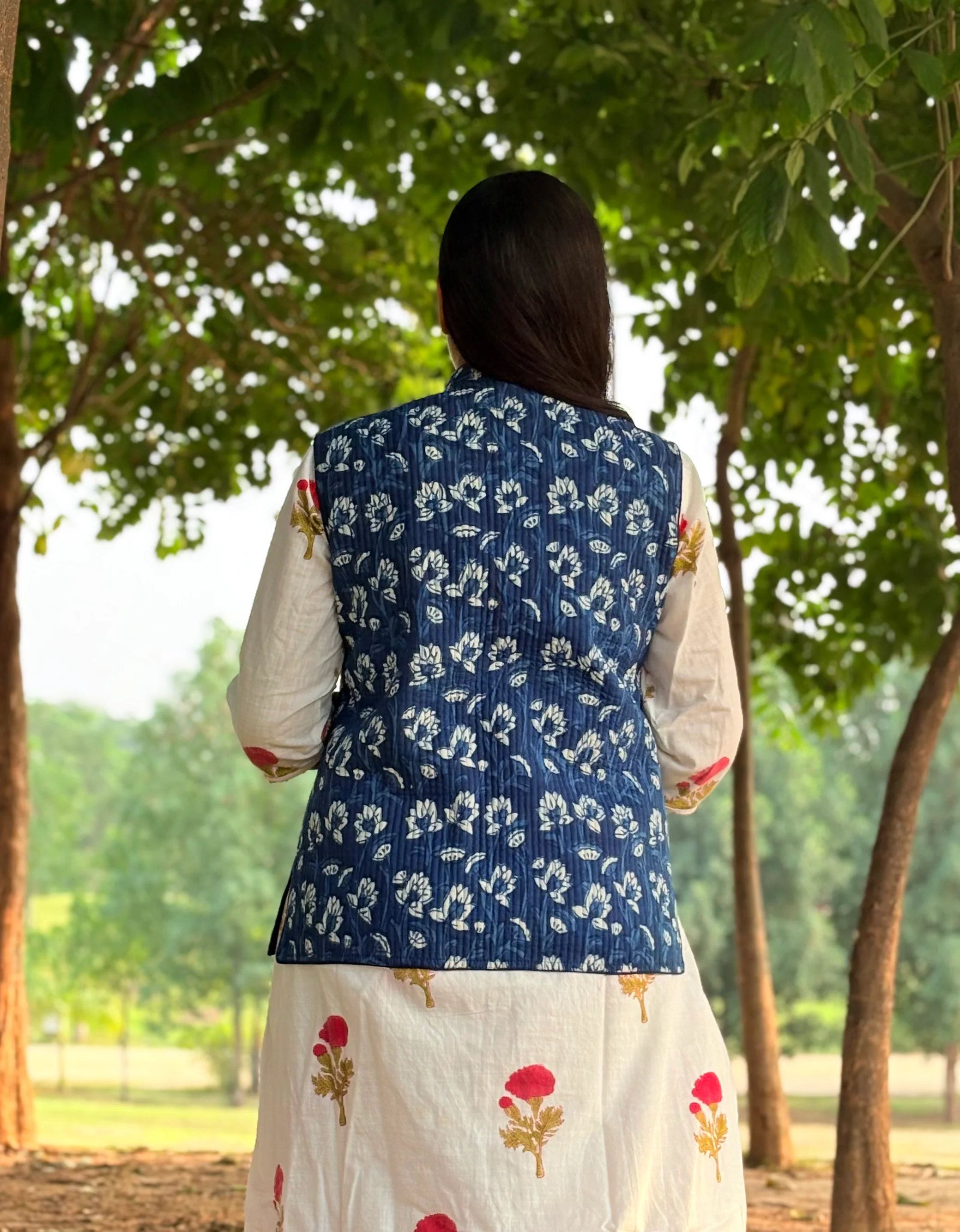 Reversible Quilted Sleeveless Indigo Jacket - Image 6