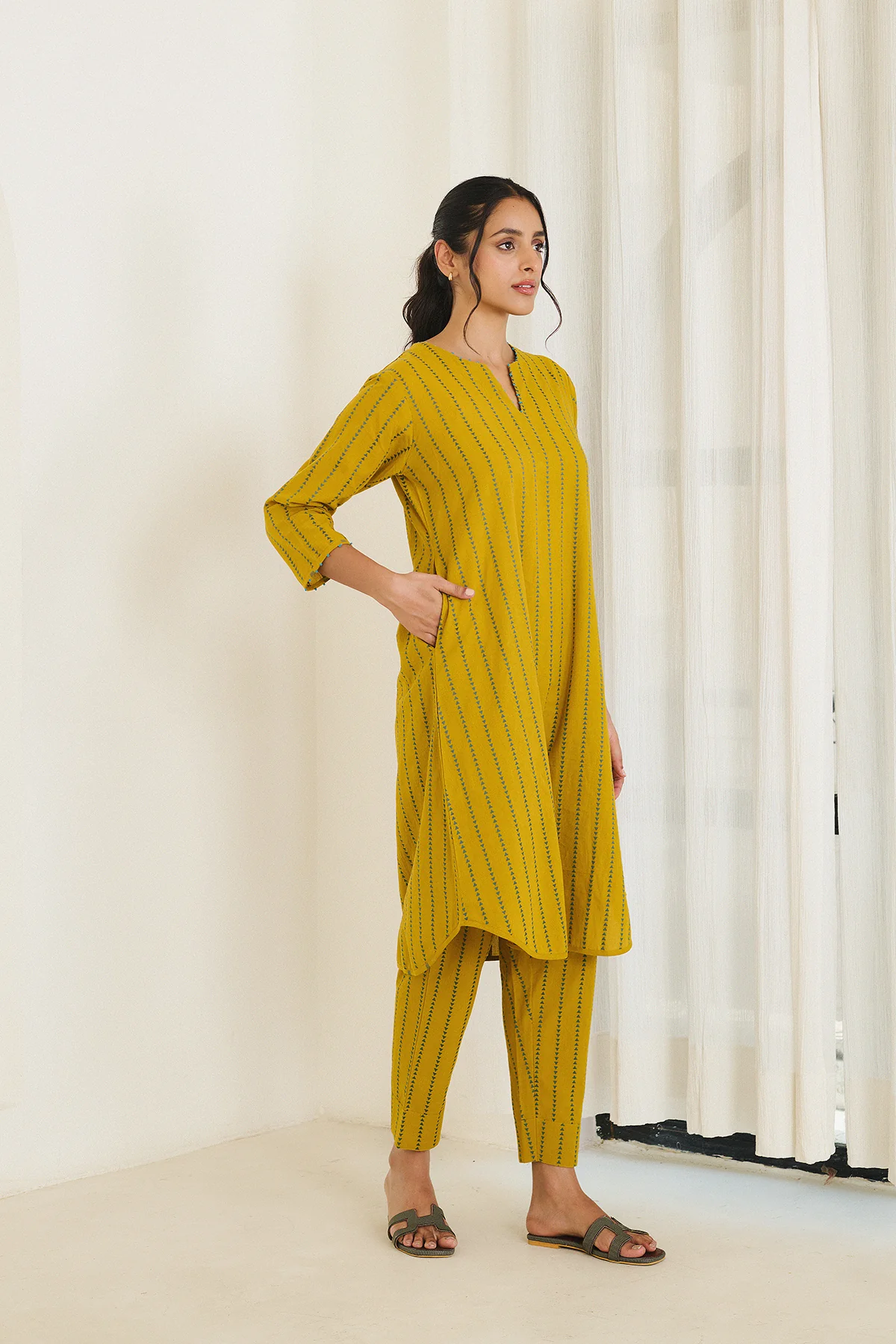 SAADGI-MUSTARD KURTA SET -SET OF 2 - Image 3