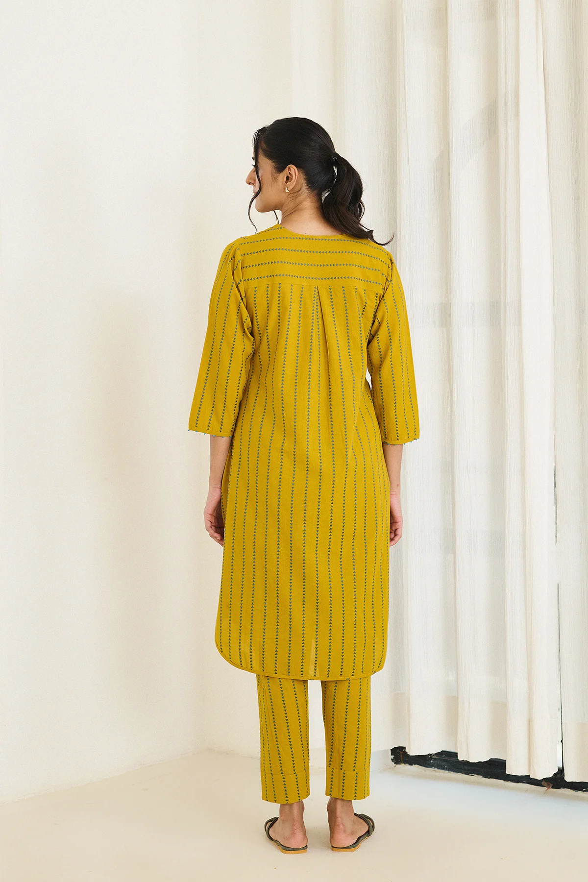 SAADGI-MUSTARD KURTA SET -SET OF 2 - Image 4
